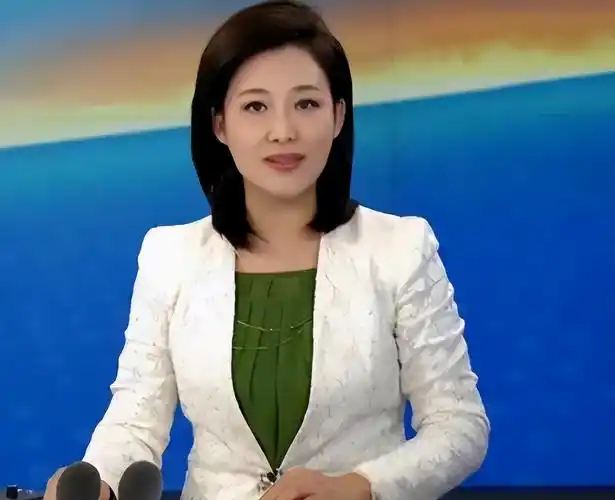 可是郑丽那时候在学习的时候对播音主持有着极高的天赋,在学习她担任