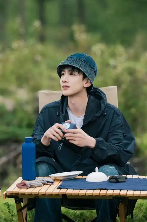 白敬亭运动风这也太帅了吧爱了爱了阳光帅气多多营业呀