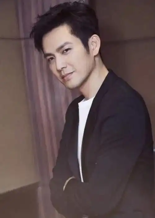 时光不待人!钟汉良48岁再演偶像剧,面容僵化如同蜡像