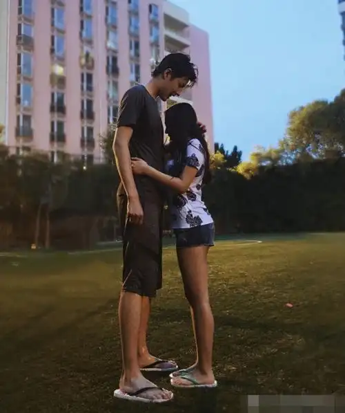 金龟子20岁女儿近照曝光,已与男友相恋7年,身高差萌翻网友