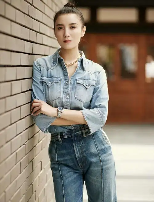 宋佳牛仔写真 率性洒脱彰显女性魅力