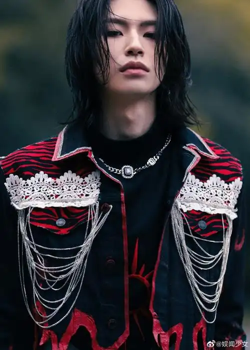 小鬼王琳凯音乐节##小鬼音乐节暗黑湿发造型