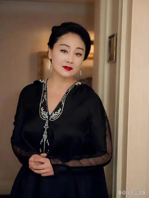 61岁王姬:30岁儿子智商仅4岁,32岁女儿高丽雯成弟弟"保姆"