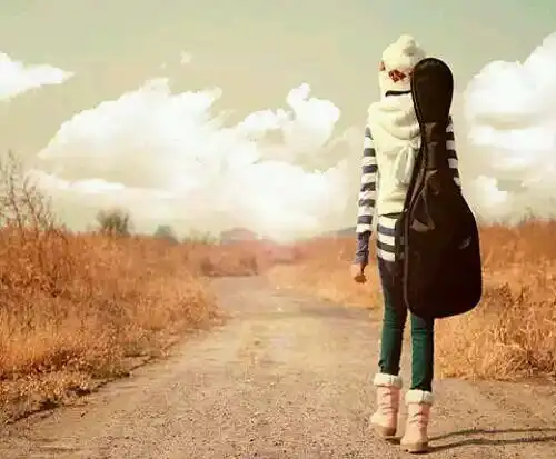 一个人远走背影女生图片悲伤成病