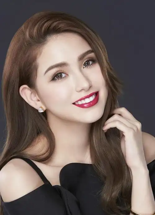 昆凌美艳写真,明艳动人,美的让人心动!__财经头条