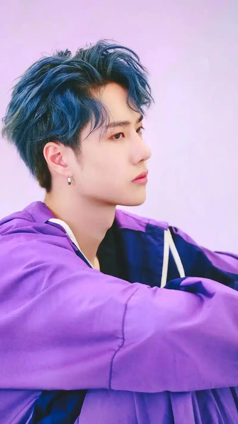 壁纸手机超清全面屏 #王一博 "愿你成为自己的太阳,无需凭 - 抖音