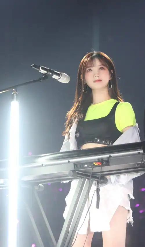 陈意涵estelle带病出席《青春芒果夜》 后台吸氧完成演出