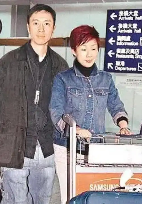 林忆莲32岁嫁李宗盛和初恋重燃旧爱53岁和小11岁男友分手