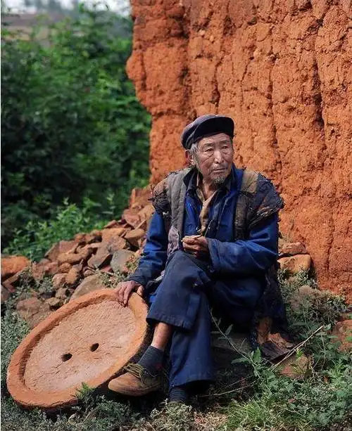 大山里相依的老夫妻,见到老人的那一刻我震撼到了!