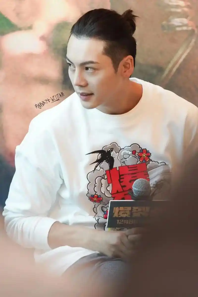 陈伟霆 #一眼沦陷 #这该死的魅力 又留小揪揪发型,太帅了 - 抖音