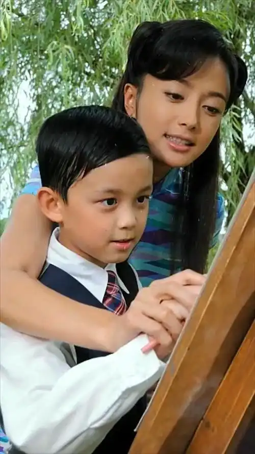 娱乐#吴磊和秦岚十年前的合照,这差距有点大啊!