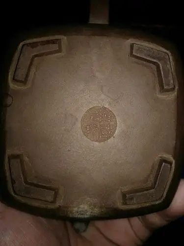 请问各位大师我这把紫砂壶是出自陈国良大师之手吗?