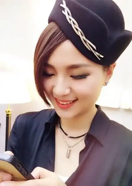 加上还有跟女友赵英婷吻照,让周笔畅传闻愈演愈烈,真让网友们毁三观