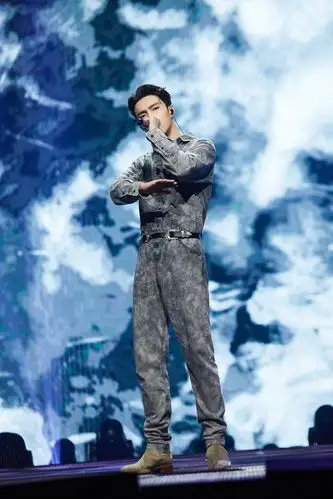 张艺兴《我是唱作人2》挑战蒙古舞惊艳舞台