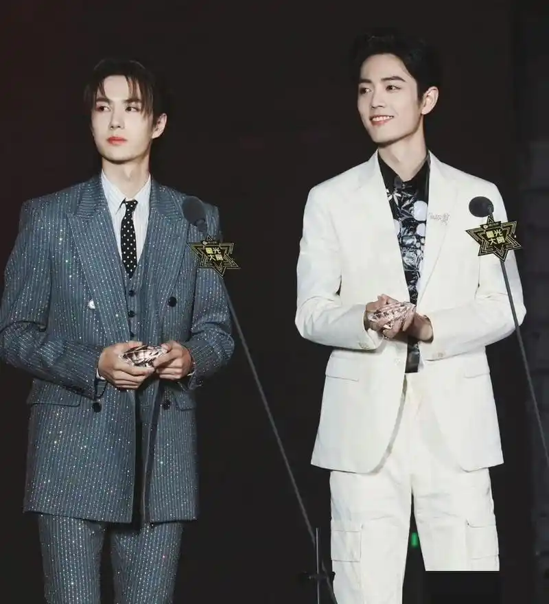 星光大赏竟然放了《无羁》!还打了原唱是肖战和王一博!