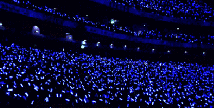 演唱会gif荧光棒gif好看gif挥舞gif