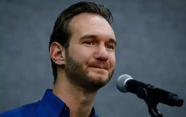 "海豹人"尼克胡哲,先天没有手脚,30年后成为励志男神_人生_生活_上苍