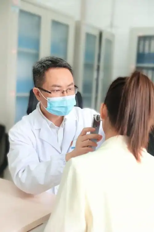 武汉"最牛皮肤科"提醒:脸上有斑别这样做,小心皮肤反黑_腾讯新闻