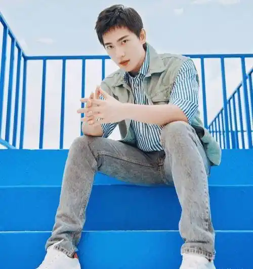 原创如何吸引杨洋的注意力男粉丝大吼一句话瞬间让他转头百试百灵