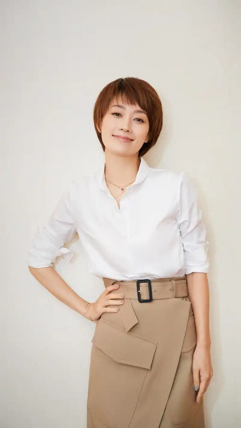 短发气质美女马伊琍