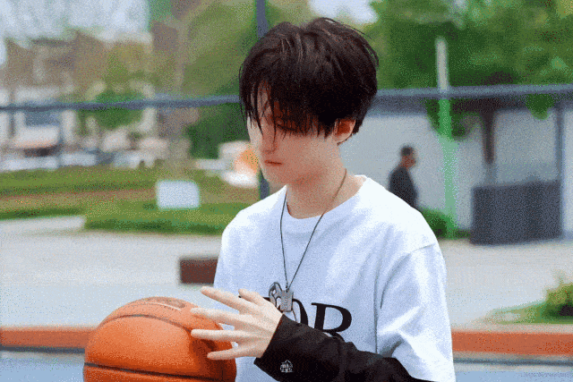 篮球学长王俊凯帅气上线来自校草的颜值暴击