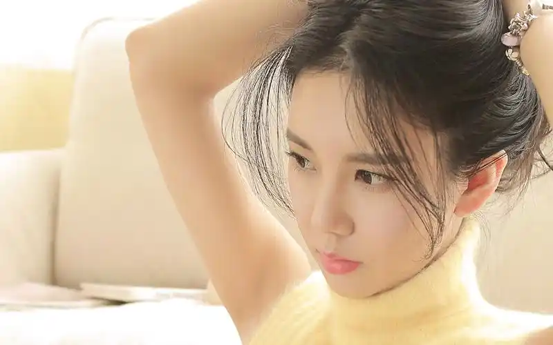 首页 桌面壁纸 美女壁纸 秋日美女唯美写真高清壁纸1920_1200手机