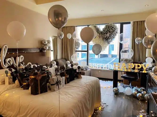 酒店房间生日布置
