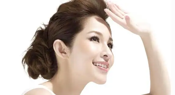 夏季护肤指南:提亮肤色的护肤品排行榜