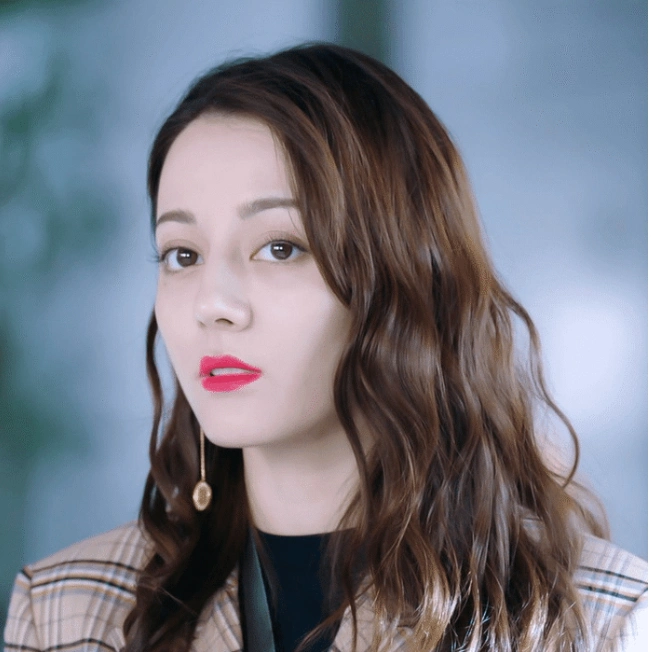 迪丽热巴新剧发型森系水波纹卷发超美,烫完人见人爱