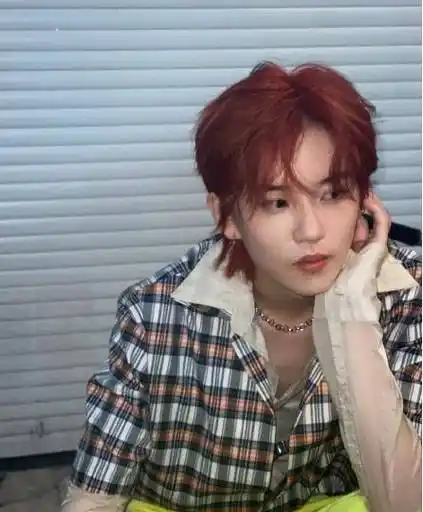 陆柯燃也太会穿了,格纹上衣配荧光裤,帅气模样男生看了都心动_服饰_第