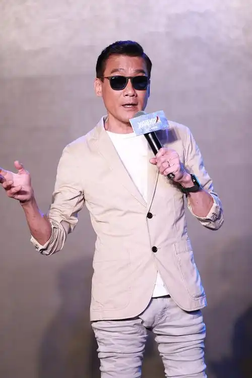 《冰河追凶》冰下冻尸挑战极限 梁家辉跳入-40℃水中