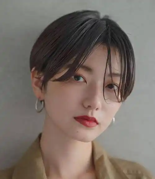 敲可爱哒日系露耳短发