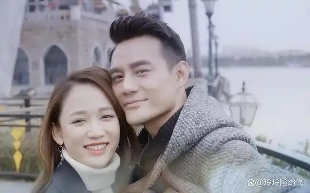 但是,王鸥后来被拍到与何九华的亲密举动,这对王凯和王鸥的绯闻来说