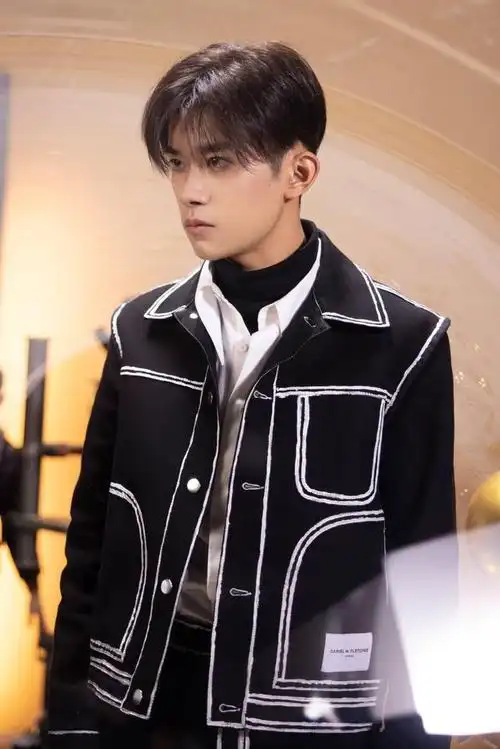 都粗,眼神好酷|衬衣|长裤|发型|新造型|华语歌手|华语音乐_网易订阅