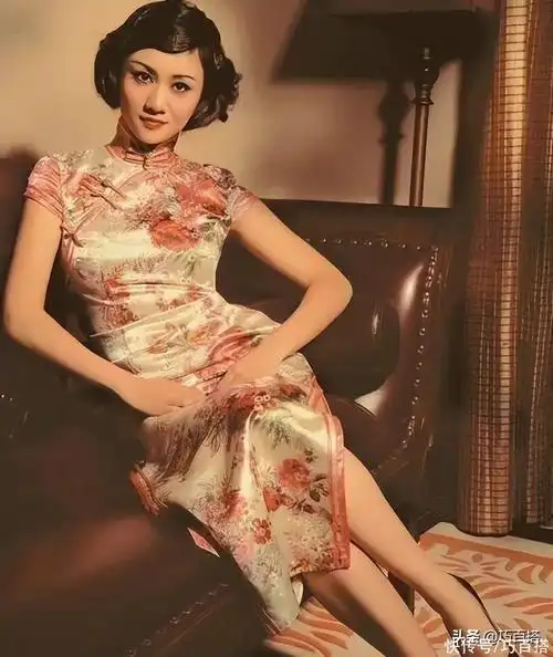 随着新中式风格的兴起,张曼玉的旗袍形象再次成为广大网友学习的对象