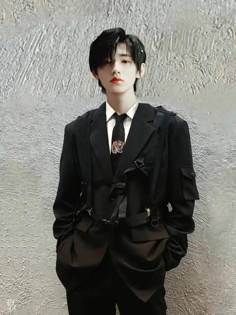 tnt时代少年团—宋亚轩98神图 是我们 帅气的芽芽 呀!快爱他!