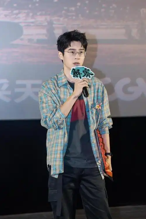 #最适合穿格子衬衫的出现了