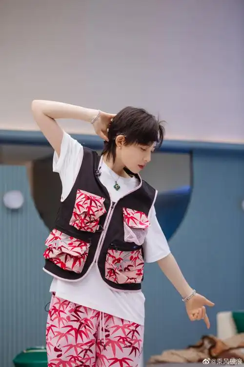 乘风破浪#【#乘风破浪帧好看#】"最强辅助"上线"团宠"@李斯丹妮又