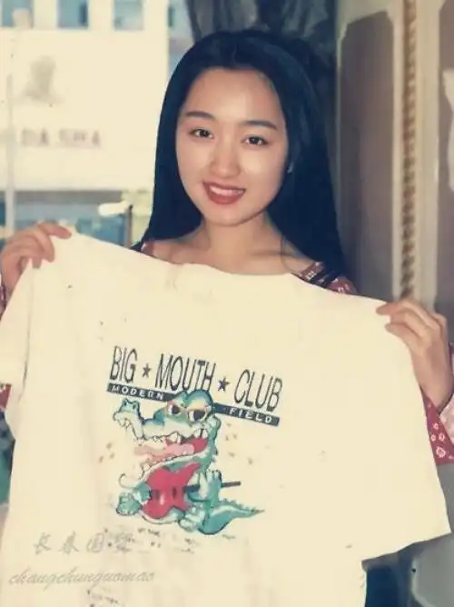 杨钰莹旧照曝光模样青涩 笑容甜美略带婴儿肥