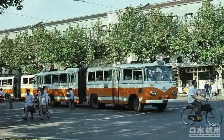 80年代老外镜头下的中国城市杭州韵味依旧