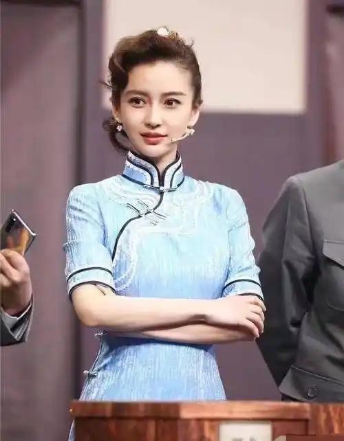 《王牌对王牌》baby旗袍造型,受到网友好评,看起来显的十分清纯_时候