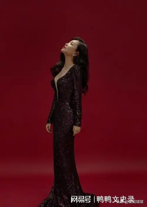 身材来凑,杨蓉丰满的身材,就是她最犀利的"武器"|写真|美女|大波浪