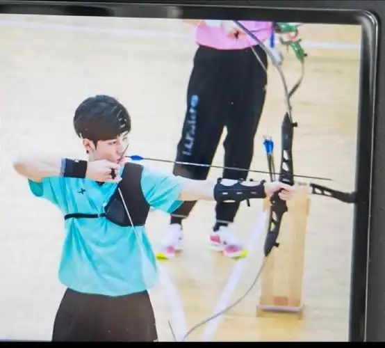 张真源射箭路透##tf家族夏季运动会