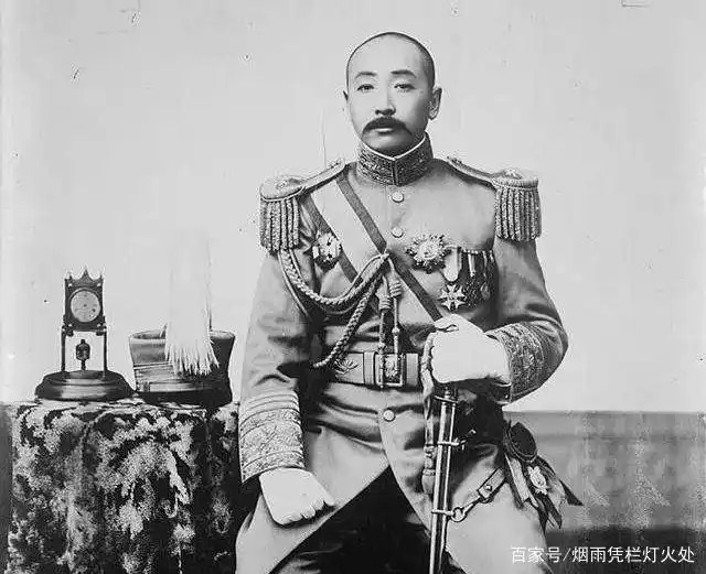 张勋复辟:愚忠而短视的跳梁小丑,却导演了民国最大的闹剧