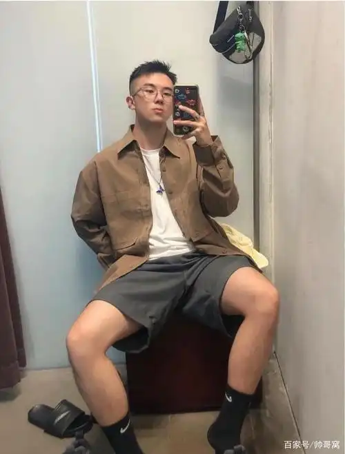 组图:英俊可爱的斯文小鲜肉,自拍生活照,90后气质爆棚的型男!