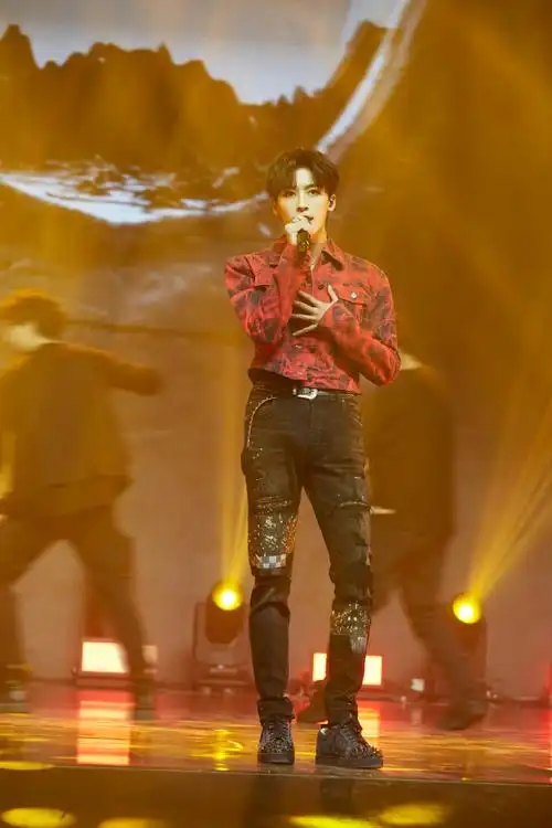 何洛洛环游宇宙年末舞台