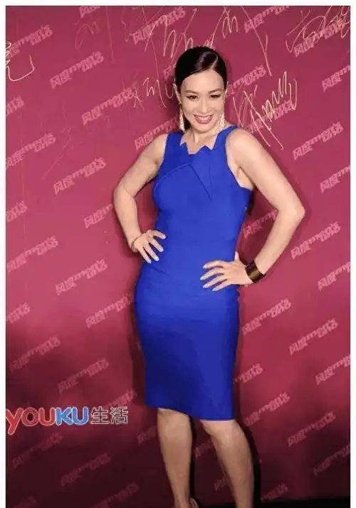 成熟女人钟丽缇大胆穿衣,秀出丰满身材,看起来好性感_时尚_女性_魅力