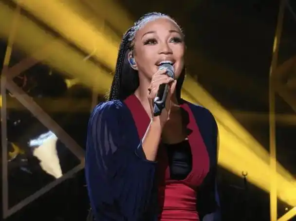 同样拥有着天使嗓音的歌手凡希亚·奥伊亚(faouzia)也传递着她的音乐