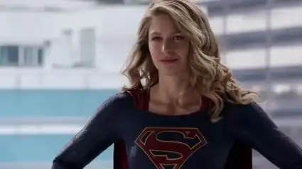 解决完危机后的超女卡拉现身于凯特办公室却不知另外一起潜在的危机