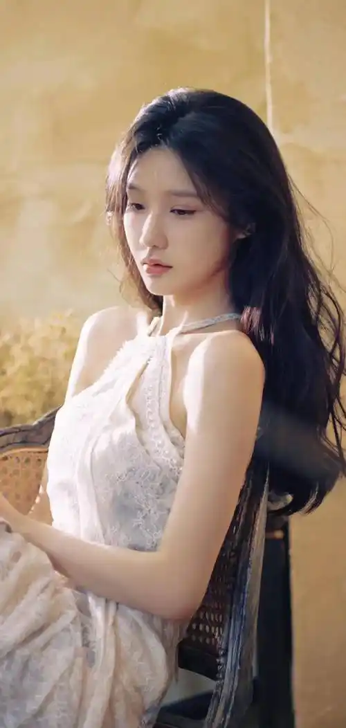 陈意涵性感v领裙是尤物的心头好还是女人眼中的诱惑?